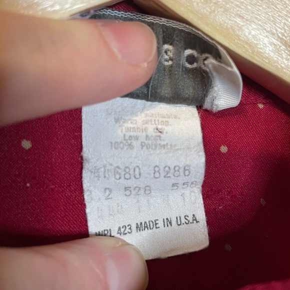 VTG Levi Strauss burgundy button down LS polyester blouse w/ dots & pleated bow - Picture 11 of 11